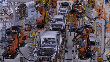 A large car manufacturer cuts critical IT incidents by 30%